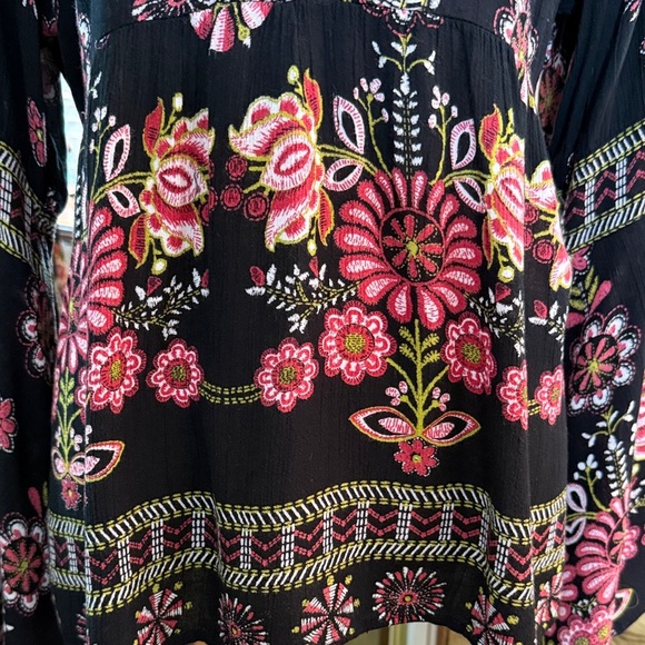 Floral Lace-Up Blouse in Black and Pink - Picture 3 of 13